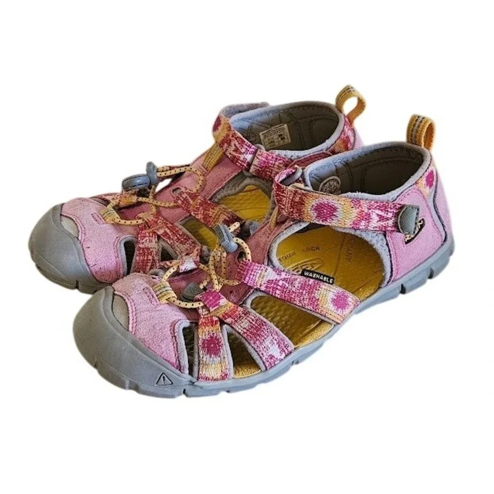 Keen Sandals Seacamp II CNX Hiking Water Shoes Girls Size 4 Very Berry Pink